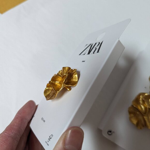 ZARA NEW Flower PETAL DROP EARRINGS AND Ring set GOLDEN - Picture 10 of 13